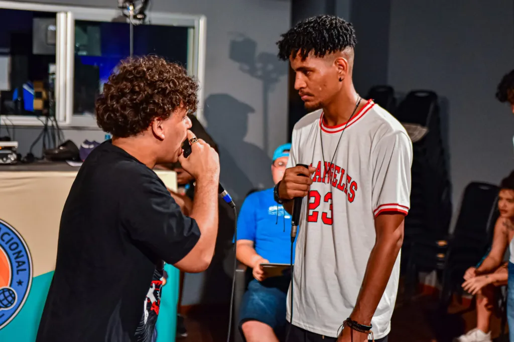 Paraguassu FM 87.9 — Final da etapa estadual do Duelo de MC’s, em Macapá Leandro Lennon/PMM O Mercado Central será o palco da Batalha de Rap Macapá neste sábado (6). O evento ocorre das 18h às 22h. Além dos duelos de rima, haverá a venda de comidas típicas nos estandes de empreendedores locais. Os MC’s interessados devem realizar a inscrição de maneira presencial, das 8h às 14h na Secretaria Municipal de Direitos Humanos (Smdh), no centro da capital. As vagas são limitadas. Ian Mowbray, coordenador de políticas públicas para a juventude, disse que a programação busca promover a arte, empreendedorismo e lazer na cidade. [&hellip;]