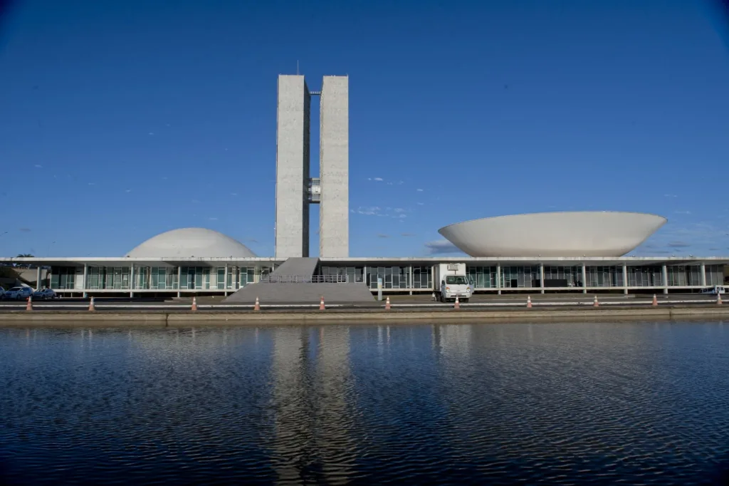 Paraguassu FM 87.9 — Dados do Tesouro Nacional apontam que quase 85% das emendas que foram ressuscitadas, na noite da última quarta-feira (17), pelo Congresso Nacional para serem pagas pelo governo federal são de indicações do chamado “orçamento secreto”, extinto pelo Supremo Tribunal Federal (STF) em 2022. A proposta, aprovada em um projeto de lei, recuperou R$ 2,97 bilhões [&hellip;]