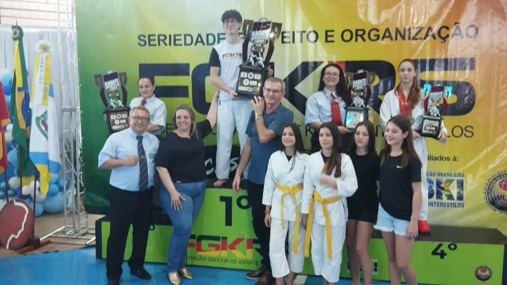 Guaíra - 97.7 - Santa Rosa - RS — Competição realizada em Cândido Godói reuniu mais de 300 atletas do Rio Grande do Sul, Santa Catarina e Argentina. Fonte: Jornal Noroeste